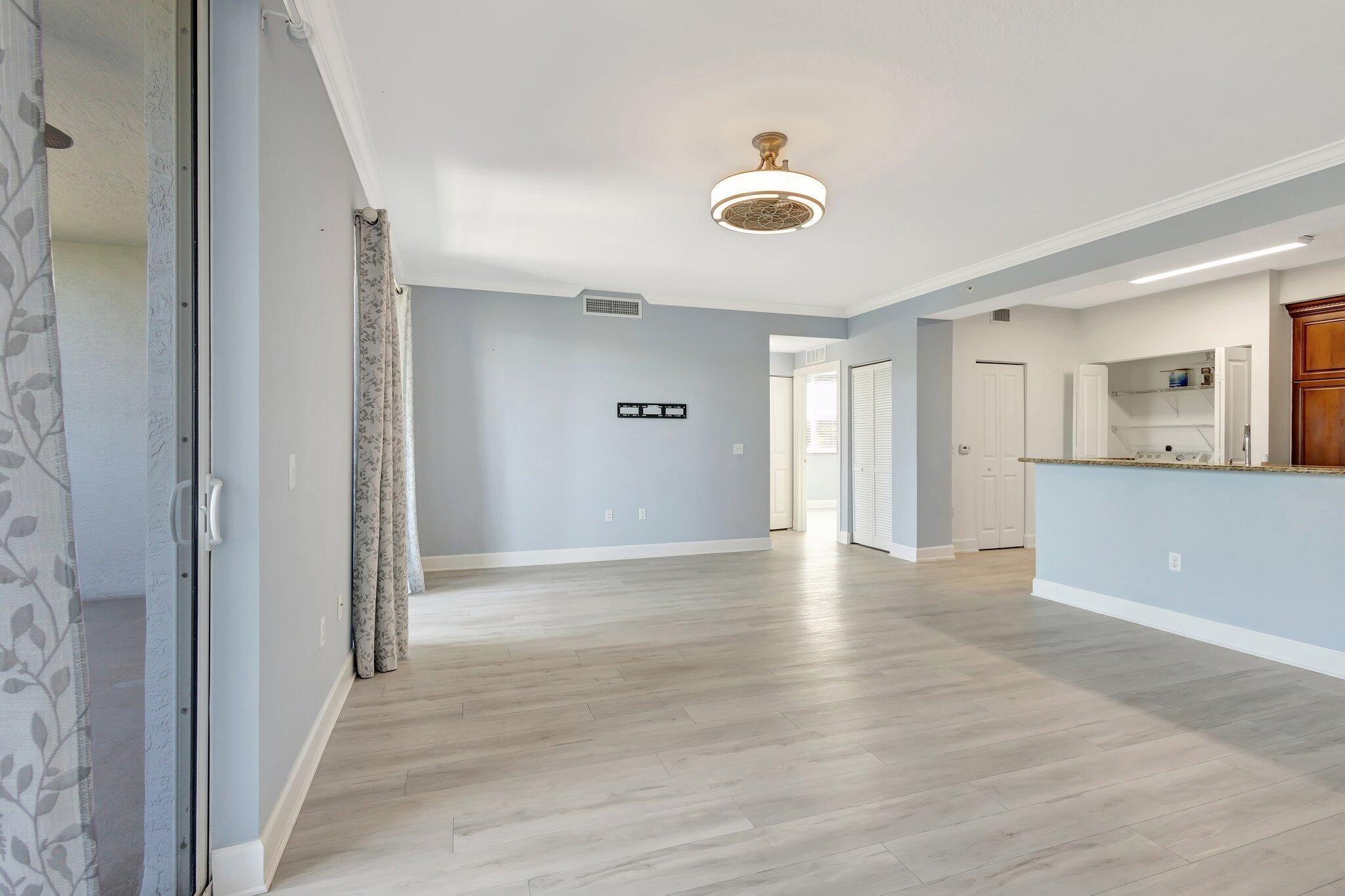 VIZCAYA LAKES CONDO - Residential