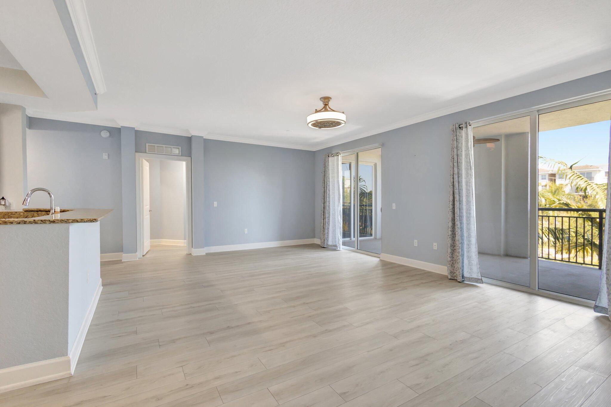 VIZCAYA LAKES CONDO - Residential