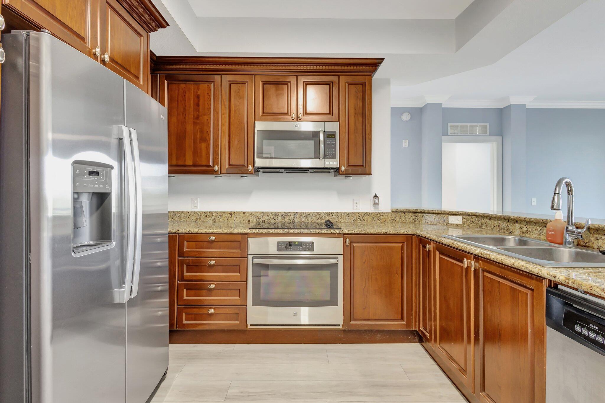 VIZCAYA LAKES CONDO - Residential