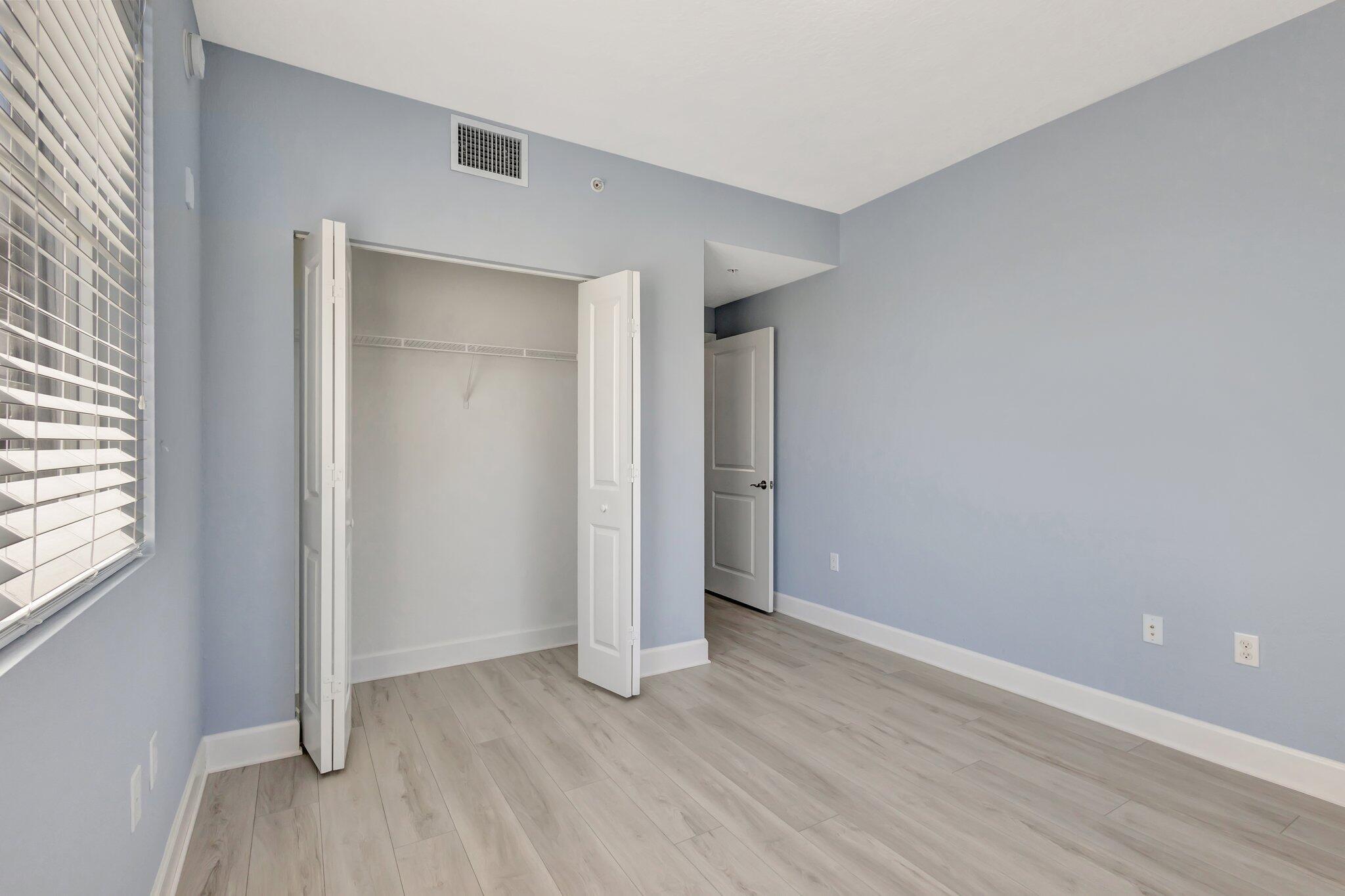 VIZCAYA LAKES CONDO - Residential