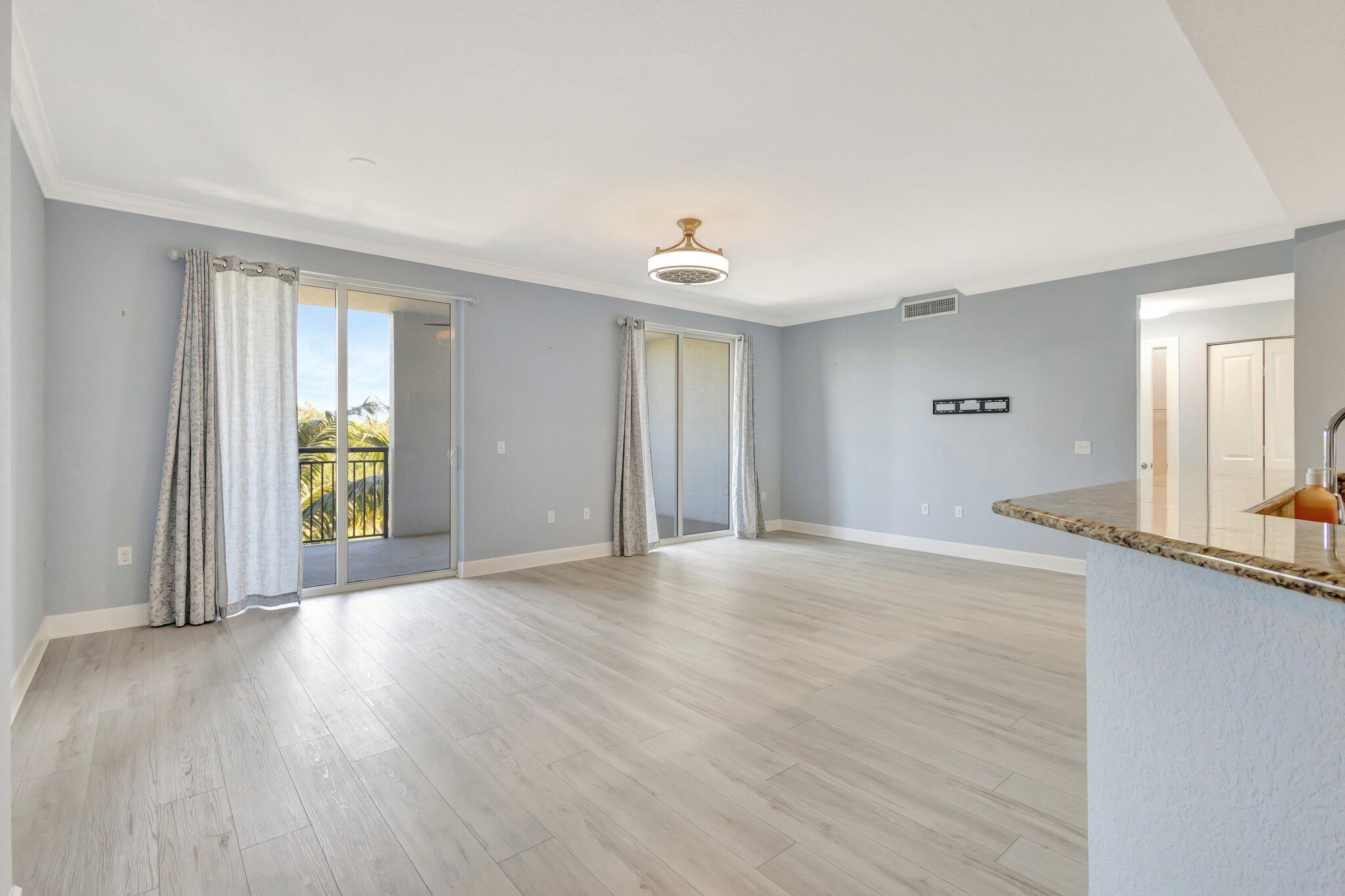 VIZCAYA LAKES CONDO - Residential