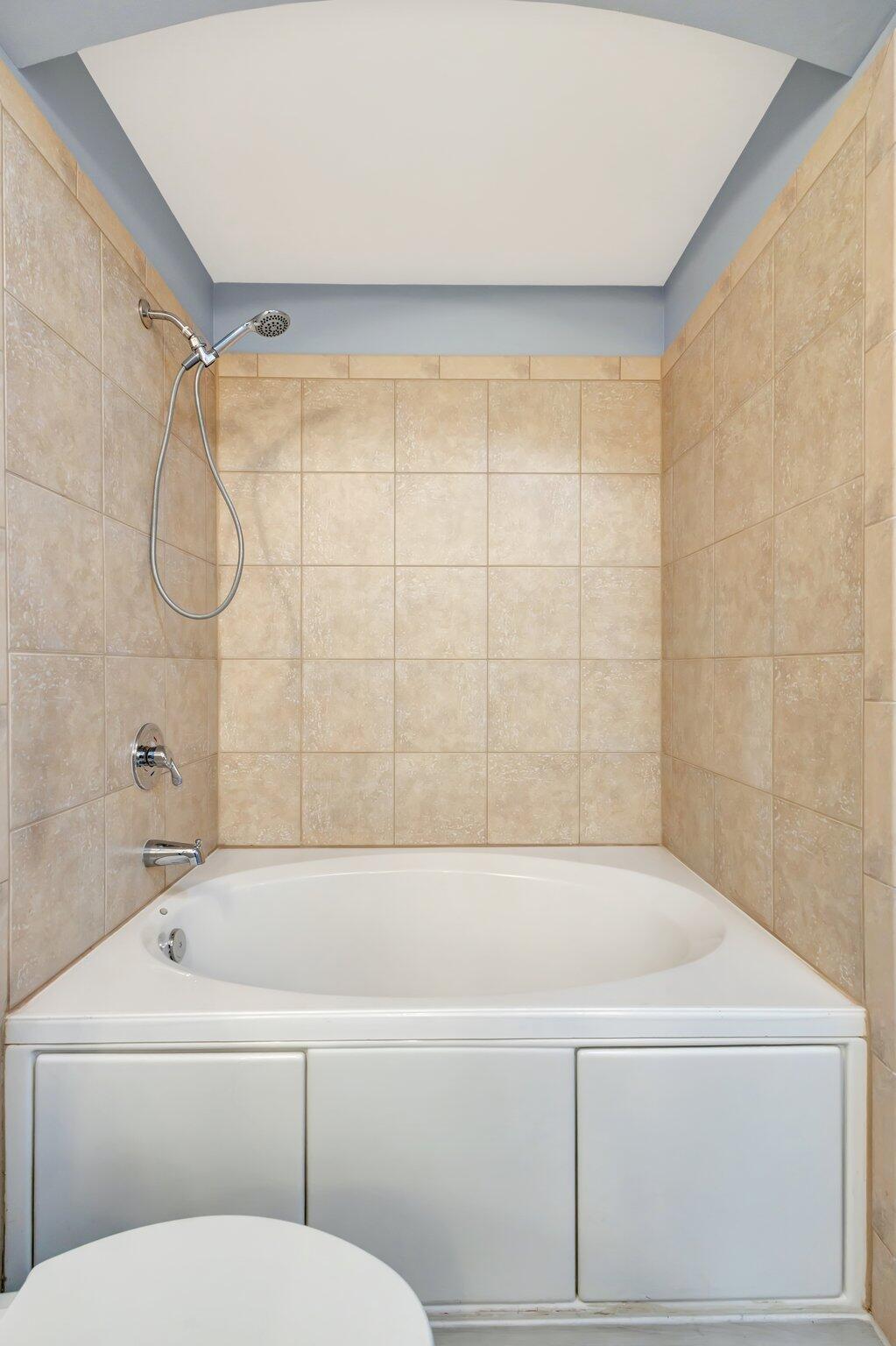 VIZCAYA LAKES CONDO - Residential