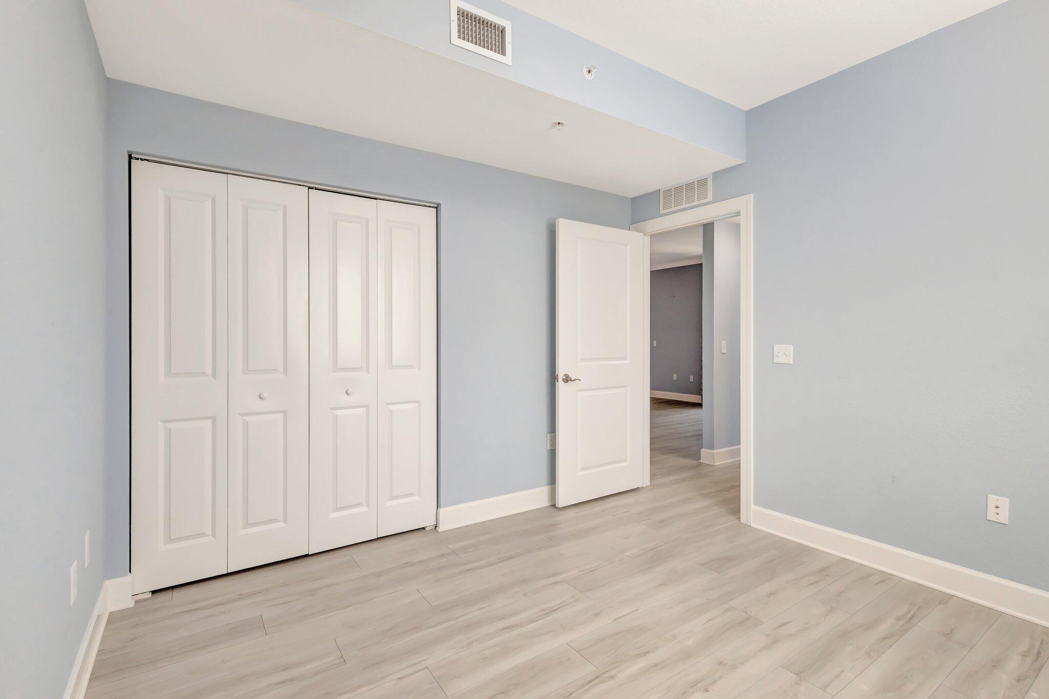 VIZCAYA LAKES CONDO - Residential