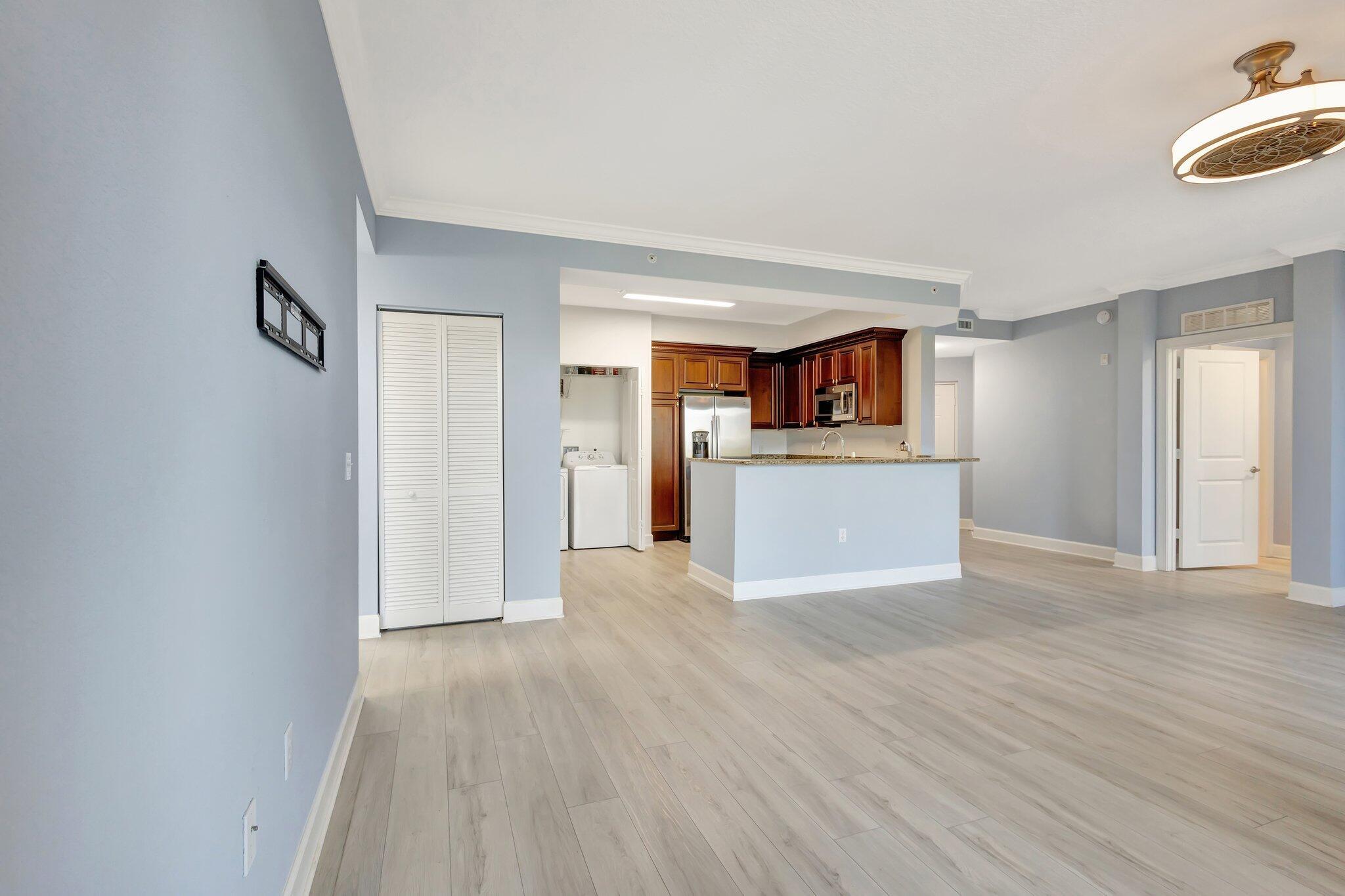 VIZCAYA LAKES CONDO - Residential
