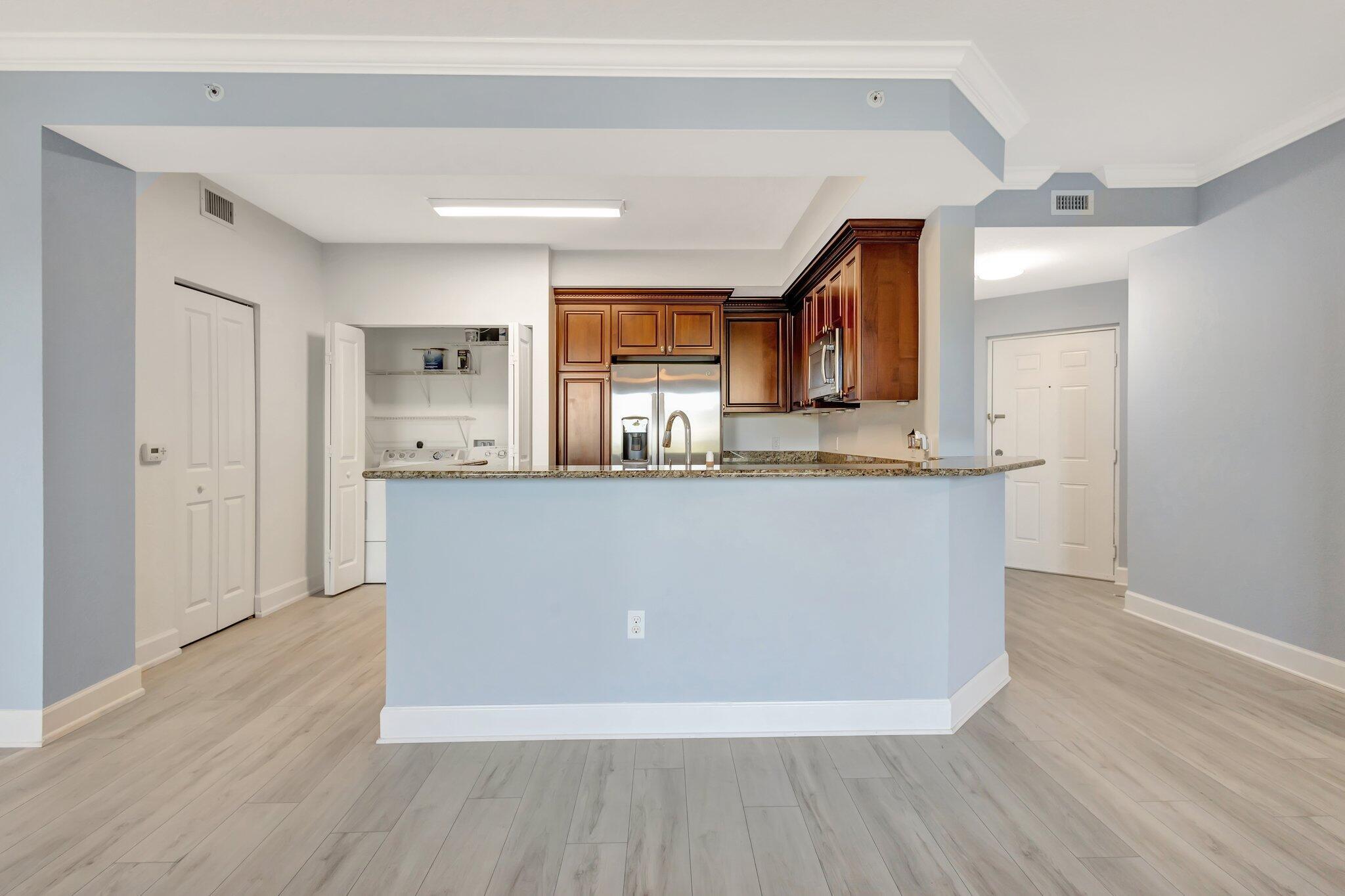 VIZCAYA LAKES CONDO - Residential
