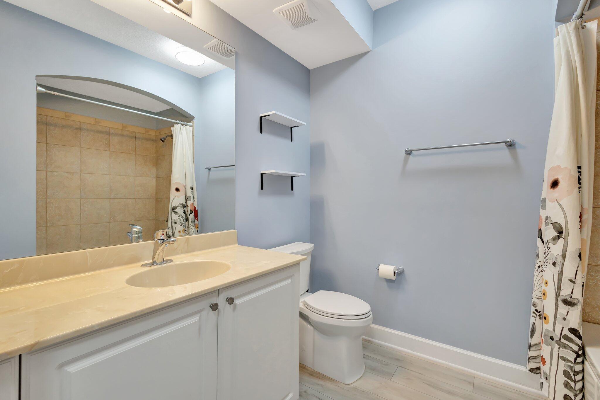 VIZCAYA LAKES CONDO - Residential