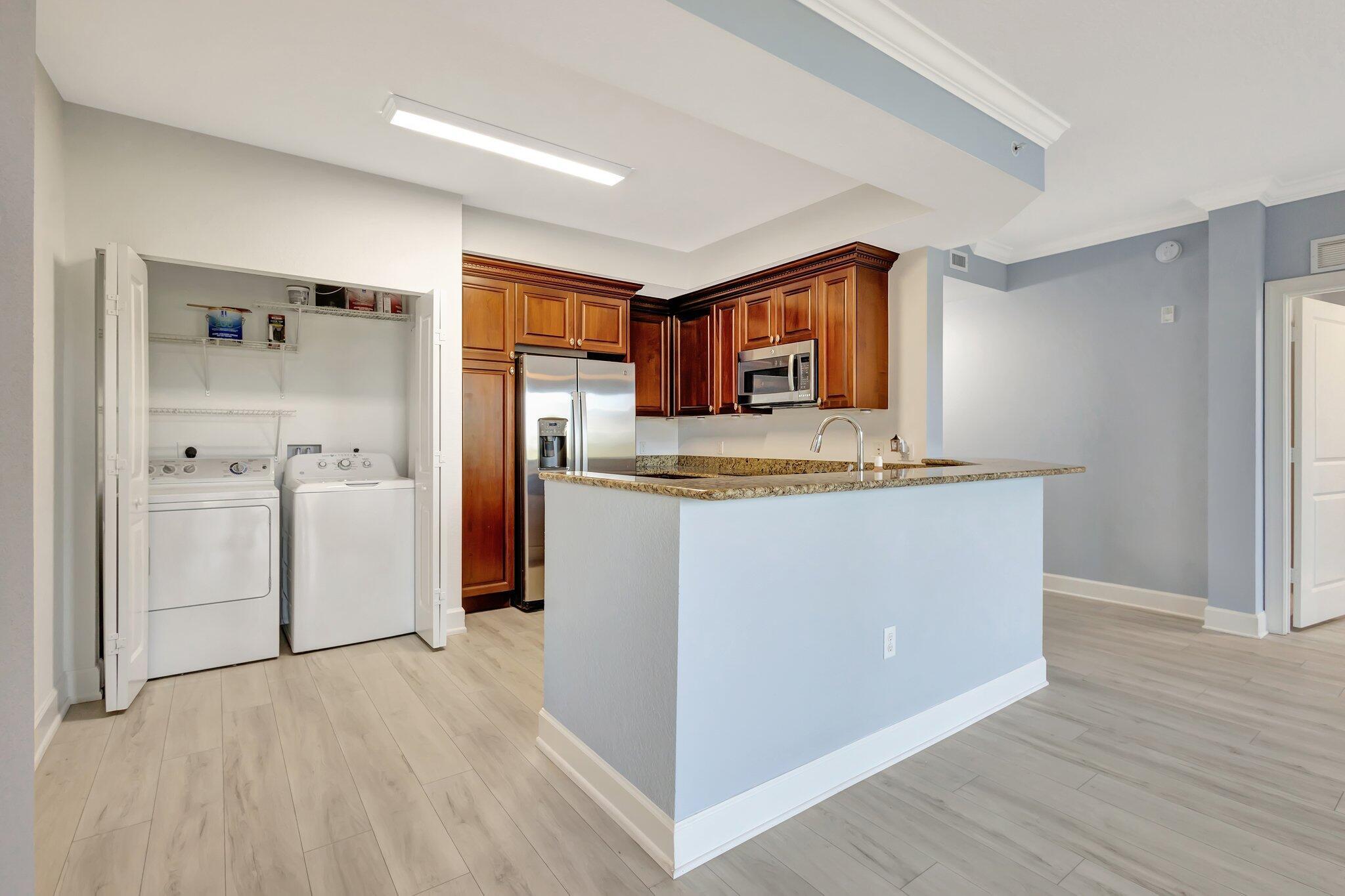 VIZCAYA LAKES CONDO - Residential