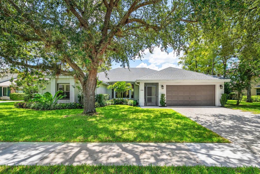 Photo of 1506 Wiltshire Village Drive, Wellington, FL 33414 (MLS # B26063926)