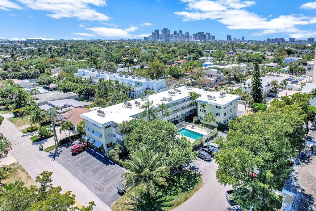 1900 NE 8th Court 307