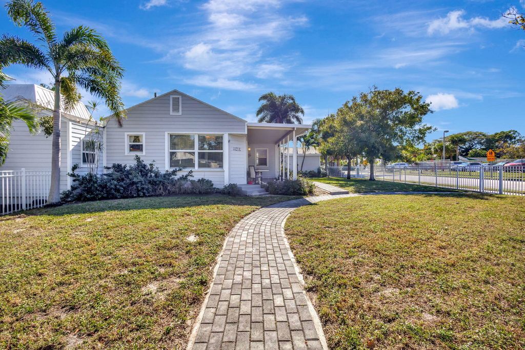 Photo of 736 Rockland Drive, West Palm Beach, FL 33405 (MLS # B26031694)