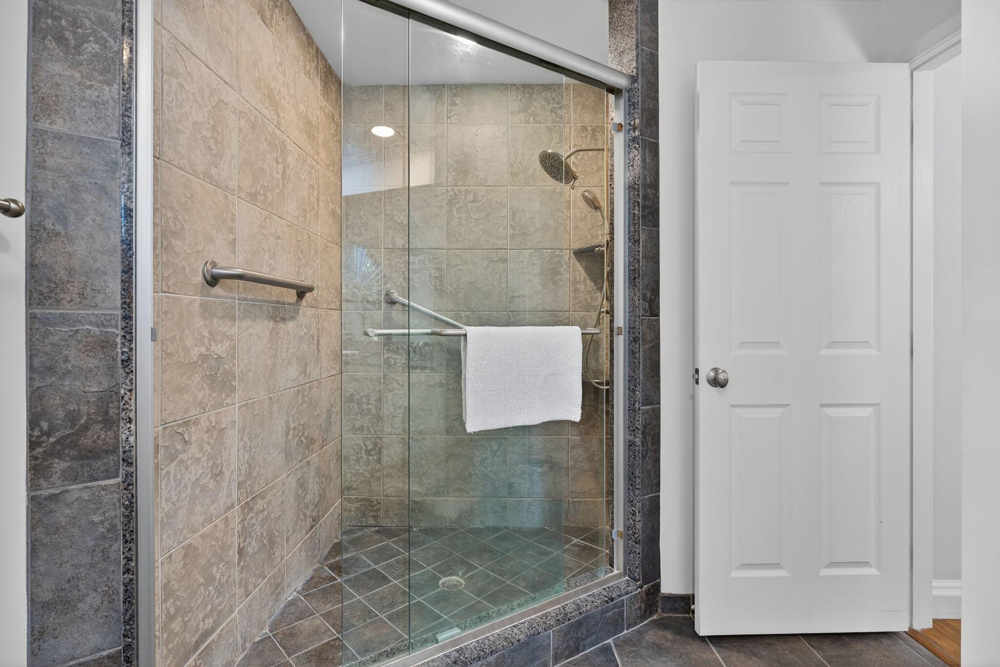 HIDDEN COVE AT JONATHANS - Residential