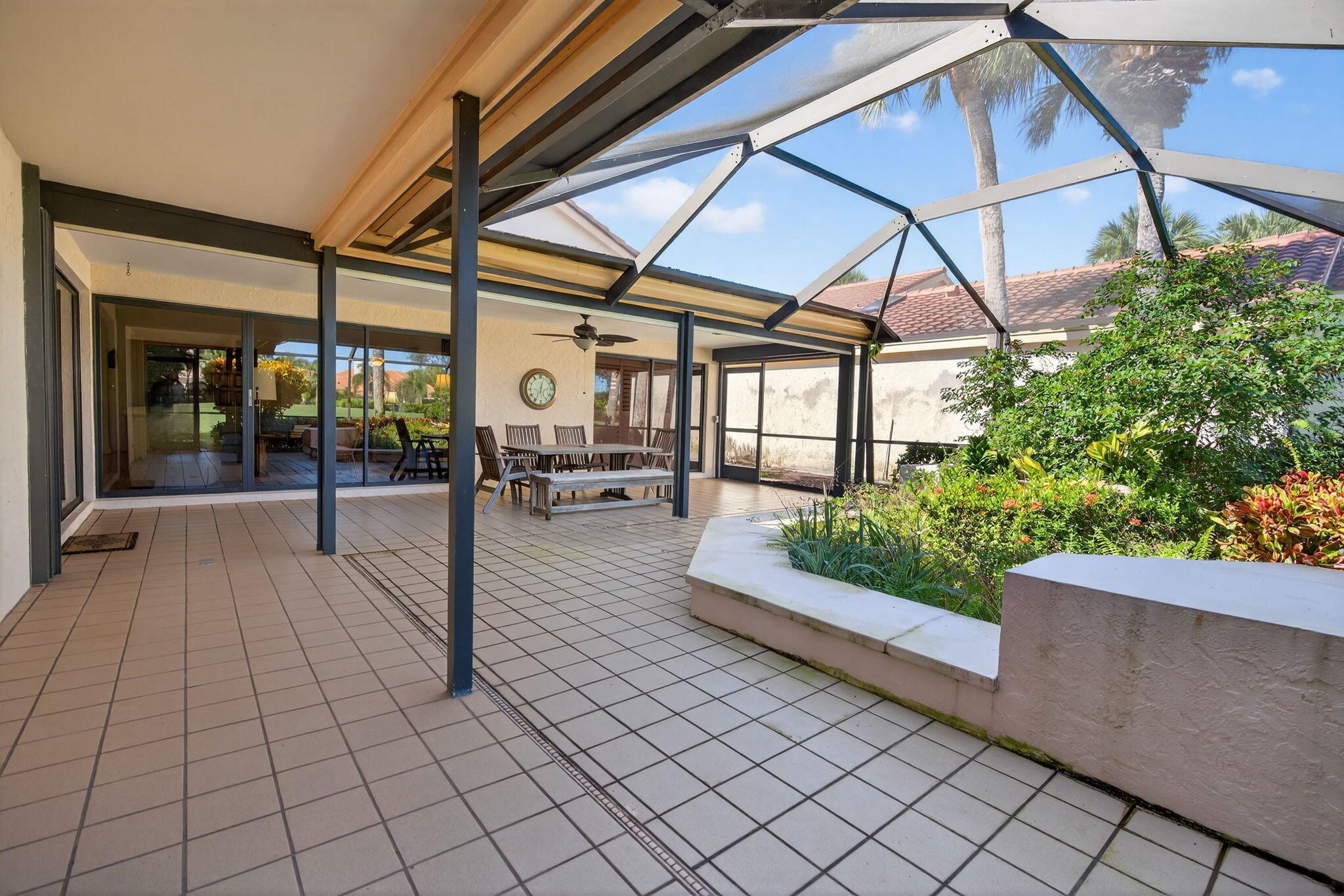 HIDDEN COVE AT JONATHANS - Residential