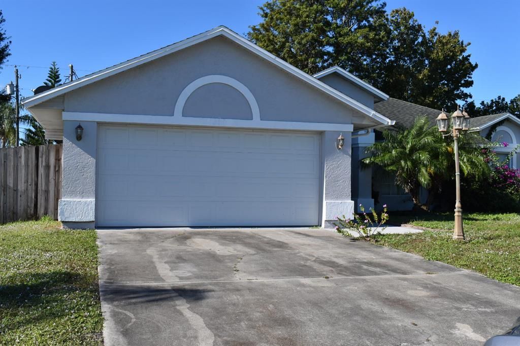 Photo of 1050 SE Euclid Lane, Port Saint Lucie, FL 34983 (MLS # R10758467)