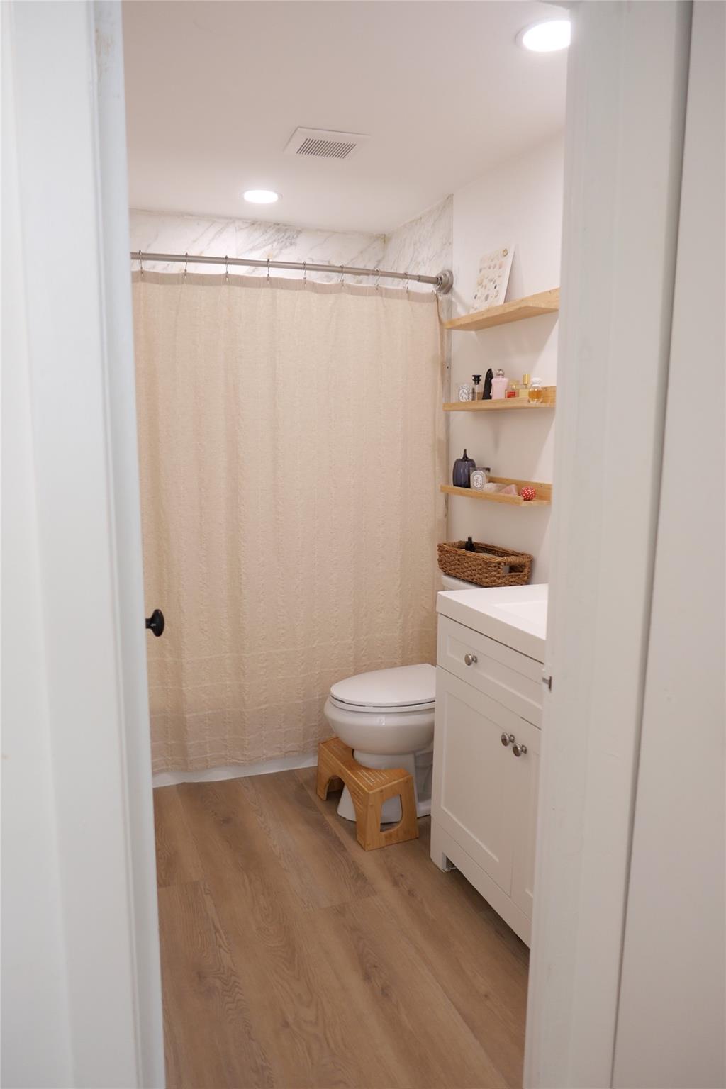 BRICKELL BAY TOWER CONDO - Residential Lease