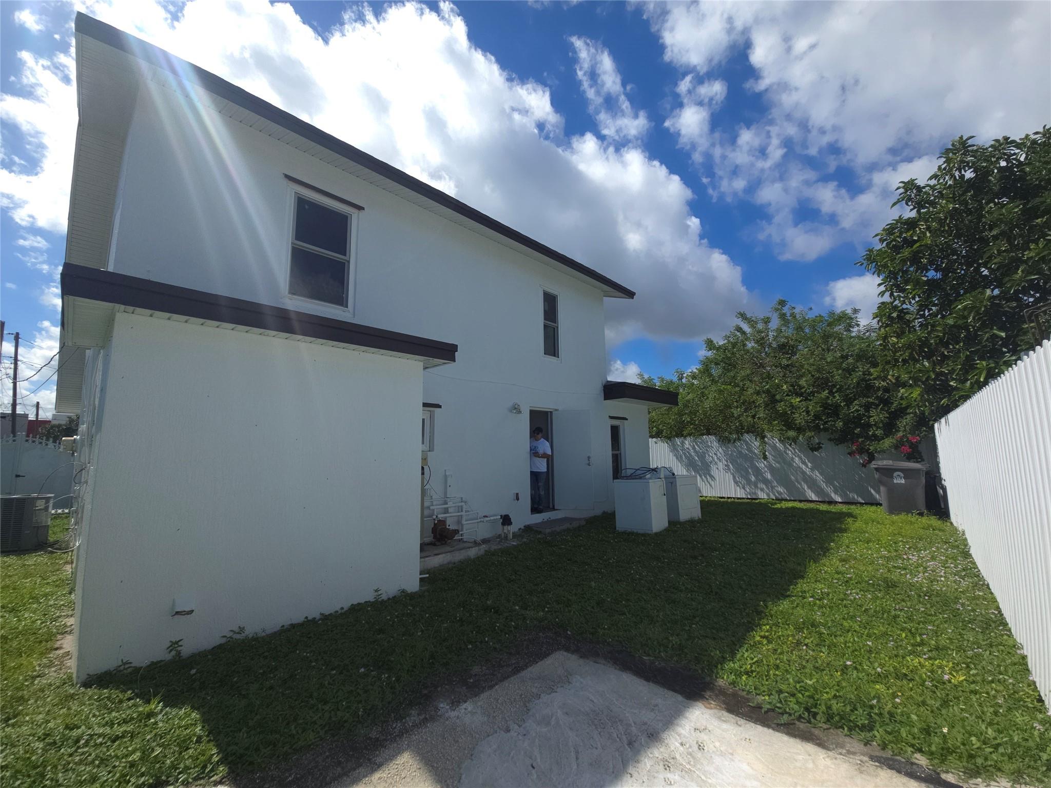 Palm Acres Estates - Residential Lease