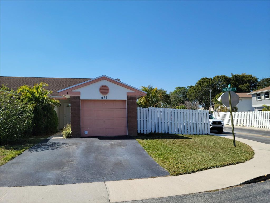 Photo of 681 Pine Ridge Terrace, Davie, FL 33325 (MLS # F10542544)