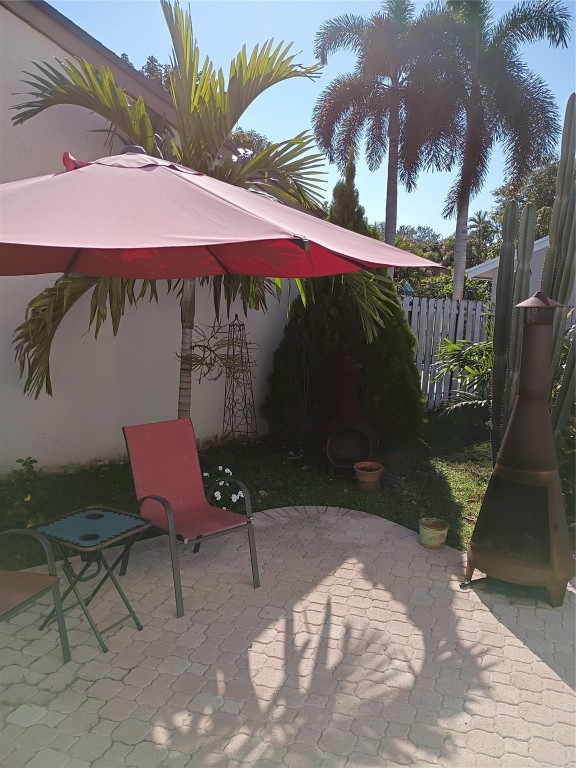 681 Pine Ridge Terrace, Davie, FL, 33325/$525,000 2 681 Pine Ridge Terrace