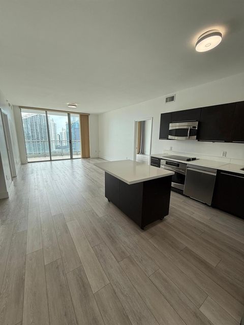 90 SW 3rd St 3912 Miami FL 33130