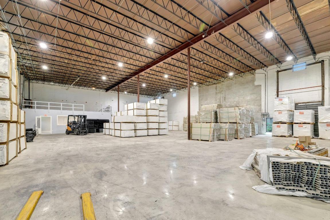 3490 Oleander Avenue