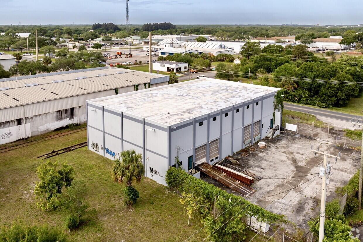 3490 Oleander Ave, Fort Pierce, Florida.Don't miss this Industrial Opportunity.The property consists of the following: 1.09-acre site with an 8,050-square-foot building, six loading docks, and a drive-in ramp--its proximity to major transportation routes like I-95 and the Florida Turnpike enhances its appeal. The surrounding heavy industrial area further positions it as a strategic location for logistics and distribution operations.?The current market trends, including rising rental rates and strong absorption, suggest a favorable environment for selling or leasing industrial properties in Fort Pierce.