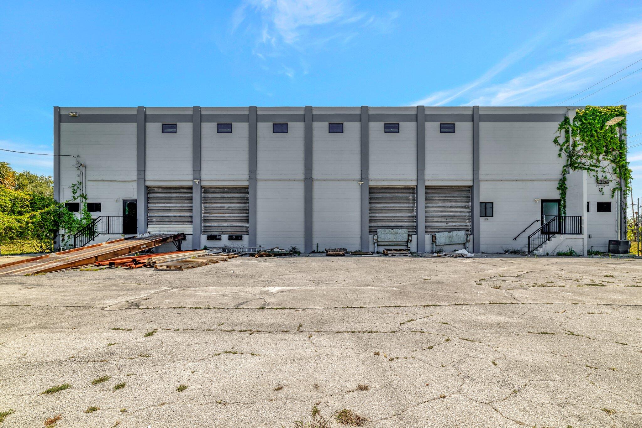 3490 Oleander Avenue