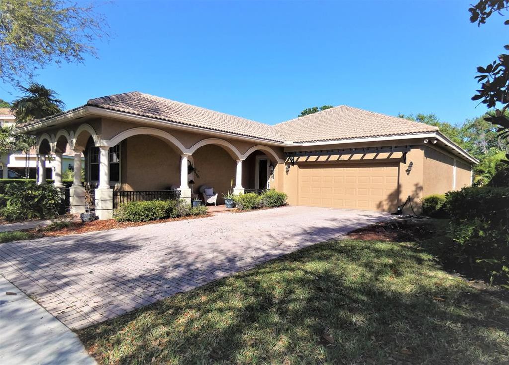Photo of 134 Via Castilla, Jupiter, FL 33458 (MLS # R10698108)