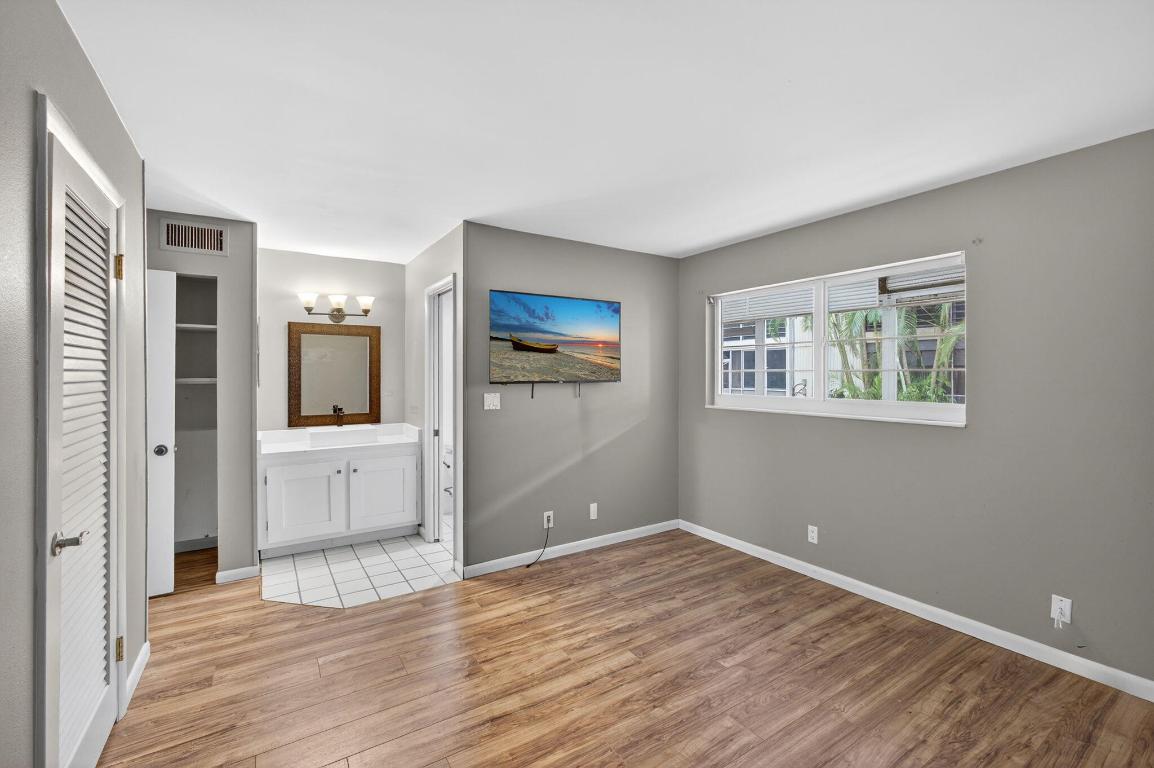 TRAILS END VILLAS INC CONDO LTS 5 TO 9 PT OF LTS 1 - Residential