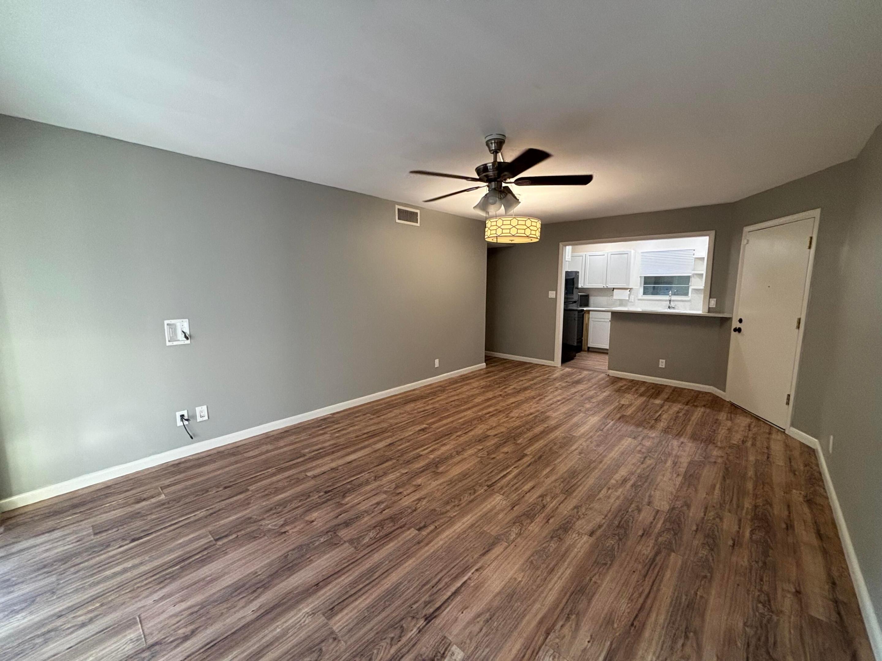 TRAILS END VILLAS INC CONDO LTS 5 TO 9 PT OF LTS 1 - Residential