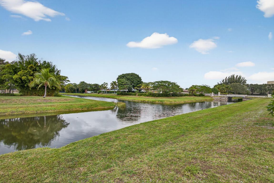 TRAILS END VILLAS INC CONDO LTS 5 TO 9 PT OF LTS 1 - Residential