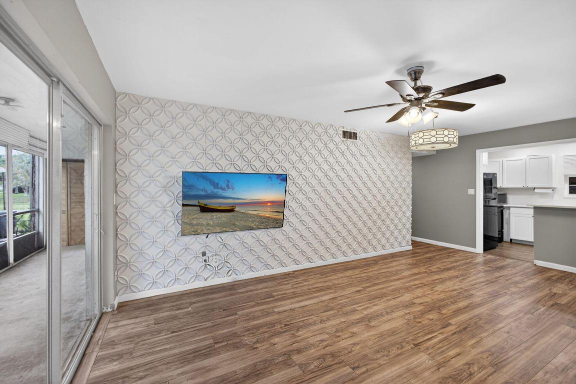 TRAILS END VILLAS INC CONDO LTS 5 TO 9 PT OF LTS 1 - Residential