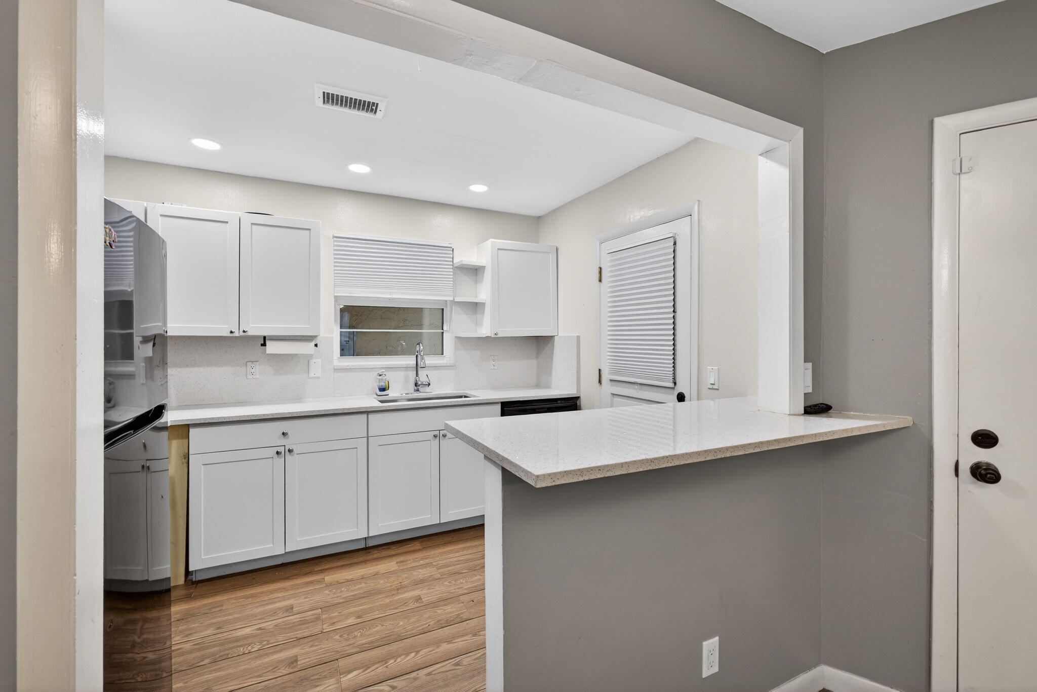 TRAILS END VILLAS INC CONDO LTS 5 TO 9 PT OF LTS 1 - Residential