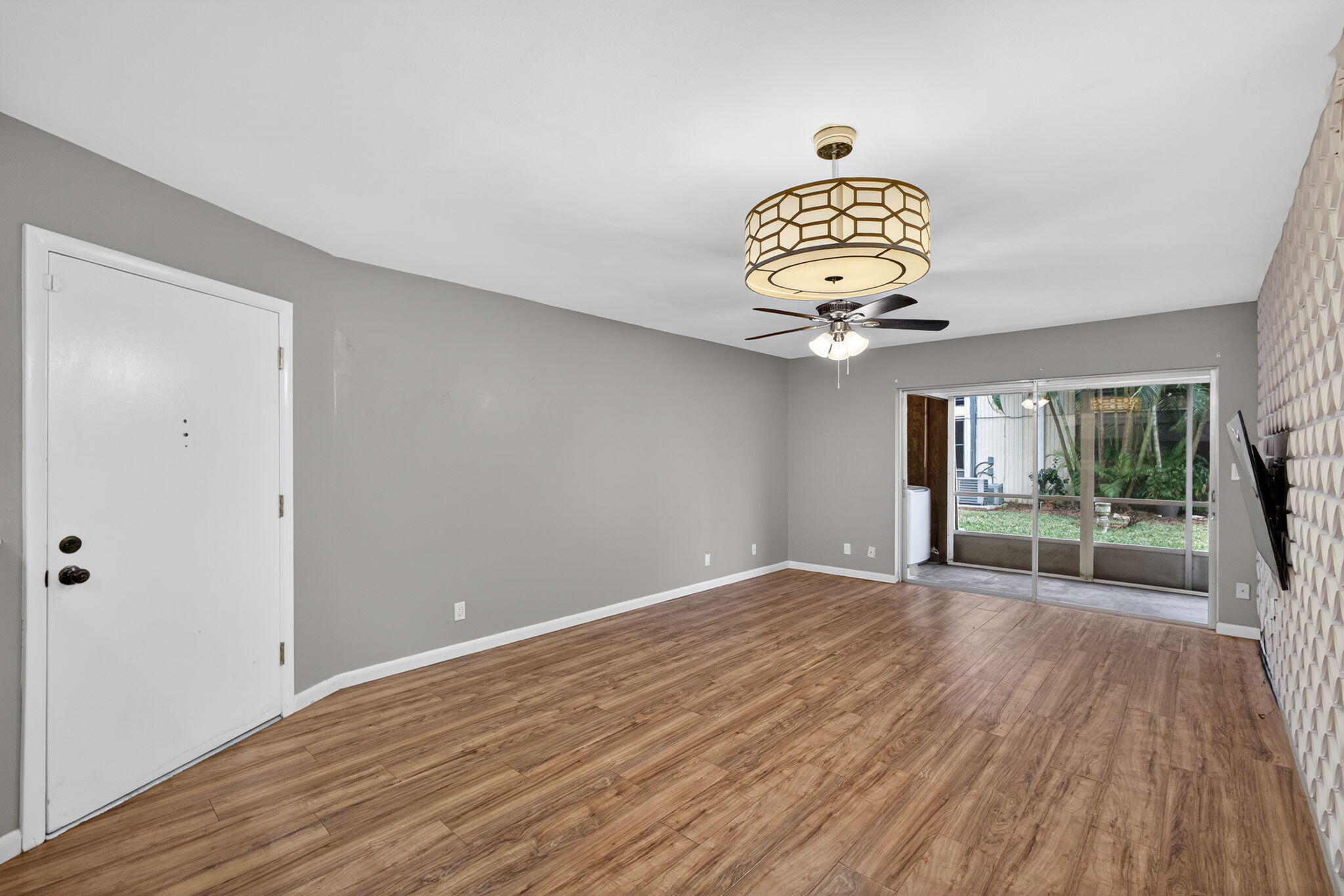 10821 N Military Trail 3