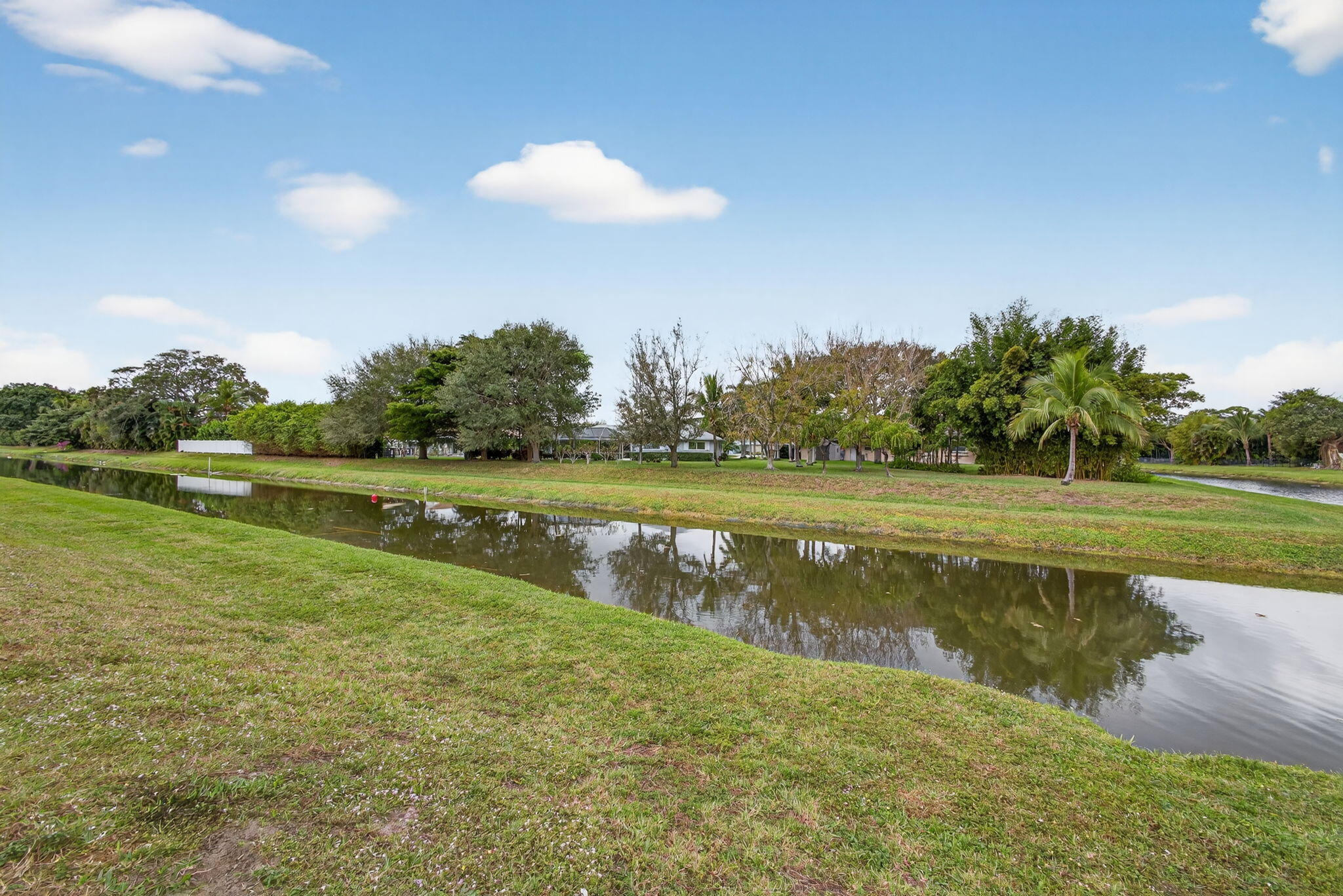 TRAILS END VILLAS INC CONDO LTS 5 TO 9 PT OF LTS 1 - Residential