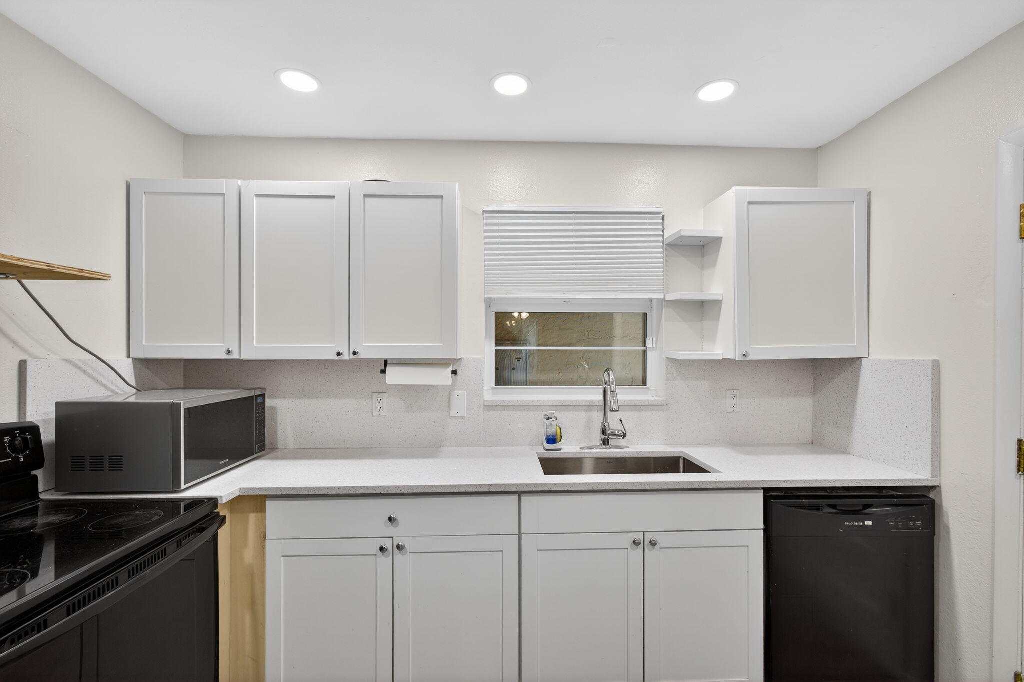 TRAILS END VILLAS INC CONDO LTS 5 TO 9 PT OF LTS 1 - Residential