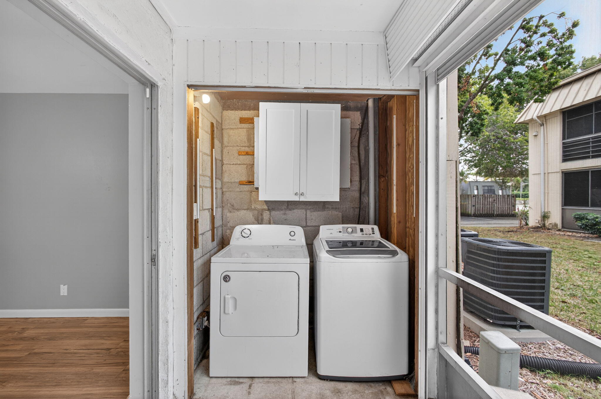 TRAILS END VILLAS INC CONDO LTS 5 TO 9 PT OF LTS 1 - Residential