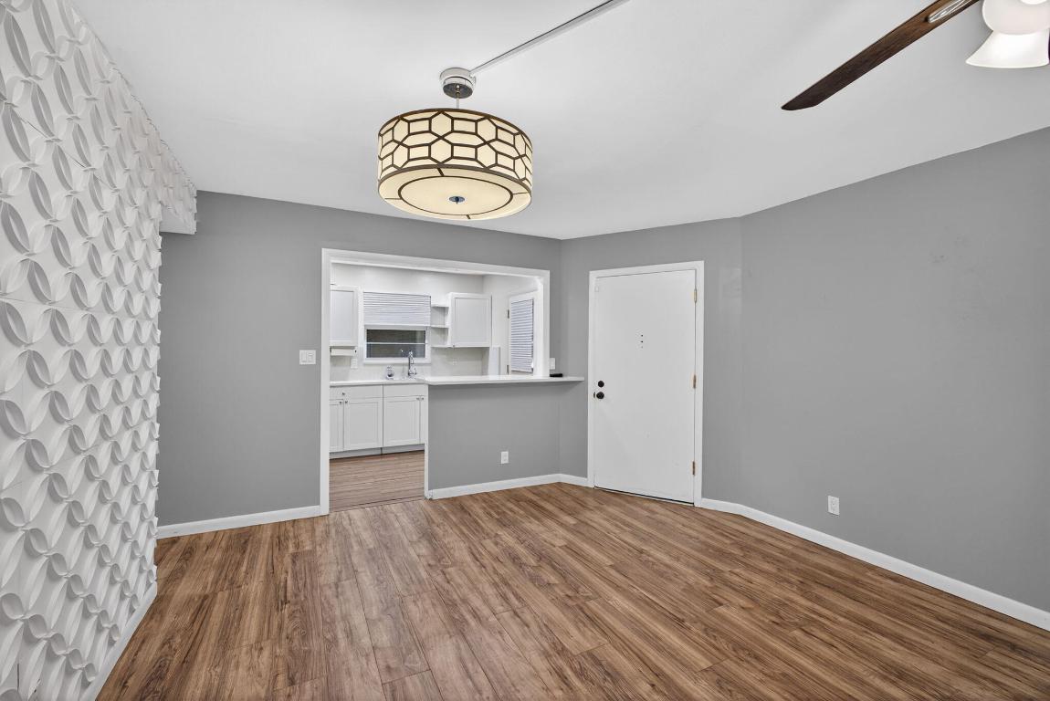 TRAILS END VILLAS INC CONDO LTS 5 TO 9 PT OF LTS 1 - Residential