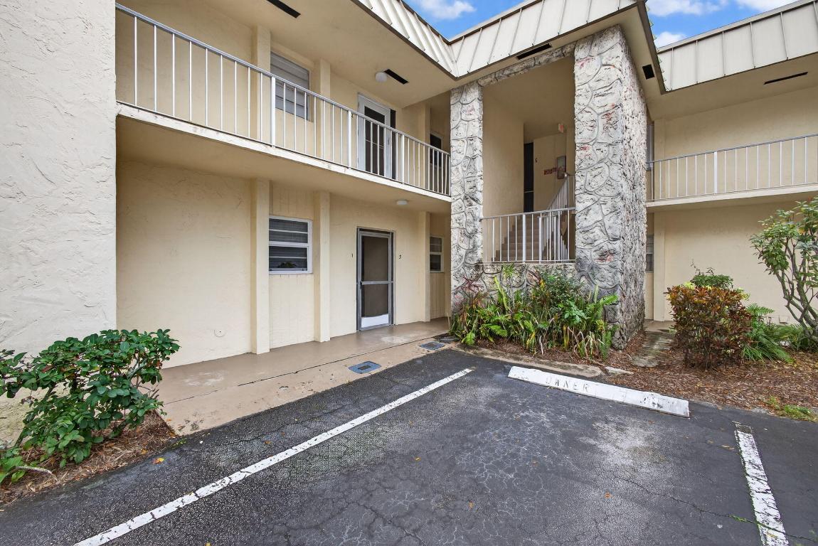 TRAILS END VILLAS INC CONDO LTS 5 TO 9 PT OF LTS 1 - Residential