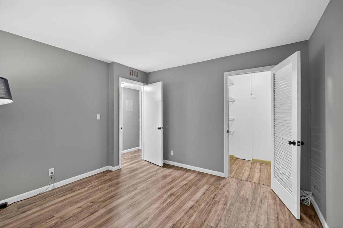 TRAILS END VILLAS INC CONDO LTS 5 TO 9 PT OF LTS 1 - Residential