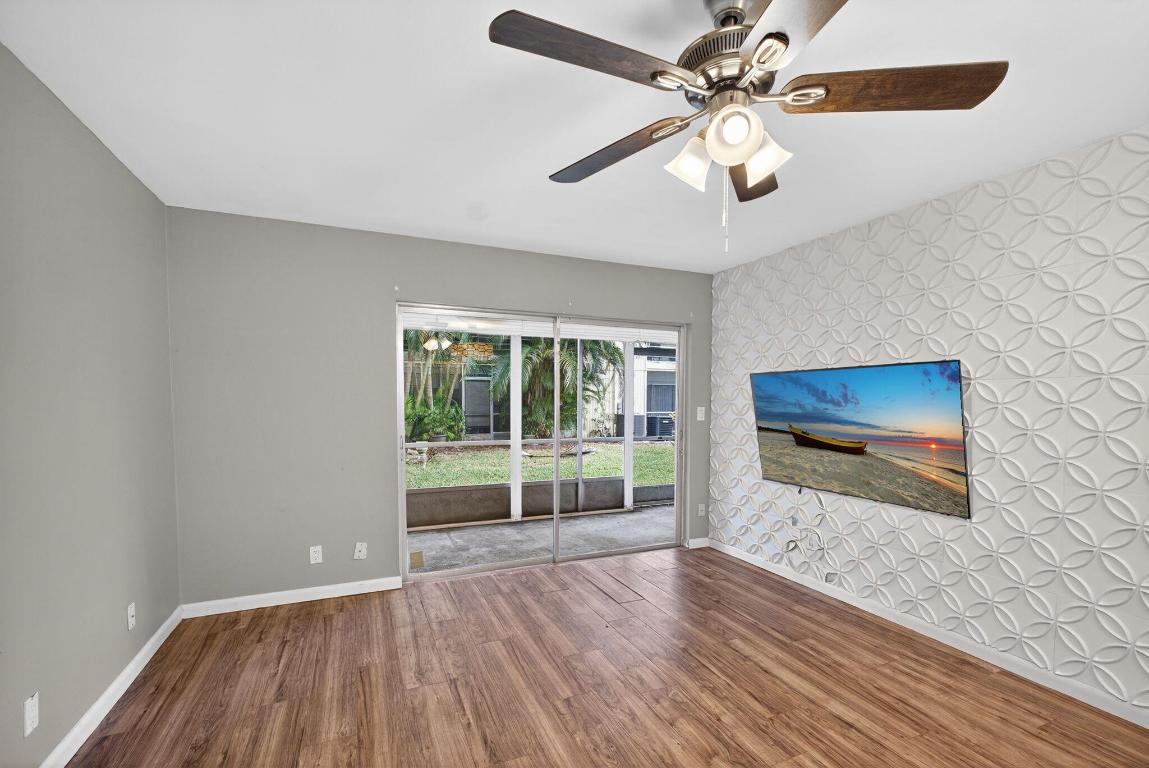 TRAILS END VILLAS INC CONDO LTS 5 TO 9 PT OF LTS 1 - Residential