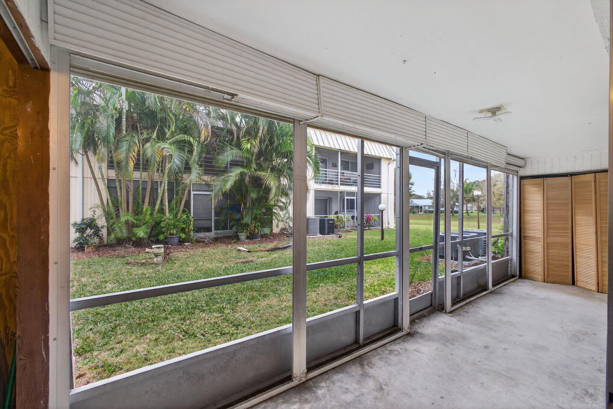 TRAILS END VILLAS INC CONDO LTS 5 TO 9 PT OF LTS 1 - Residential