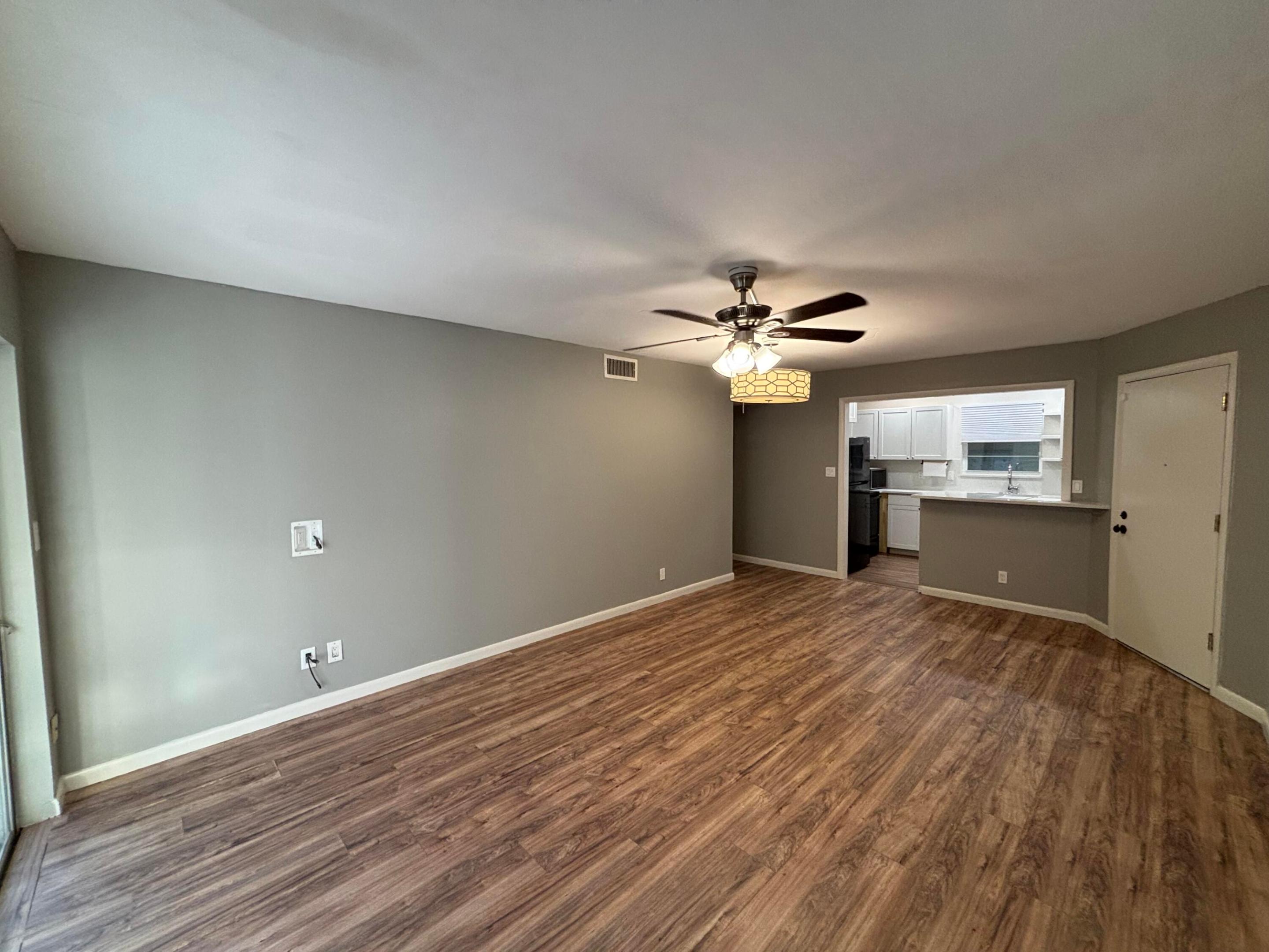 TRAILS END VILLAS INC CONDO LTS 5 TO 9 PT OF LTS 1 - Residential