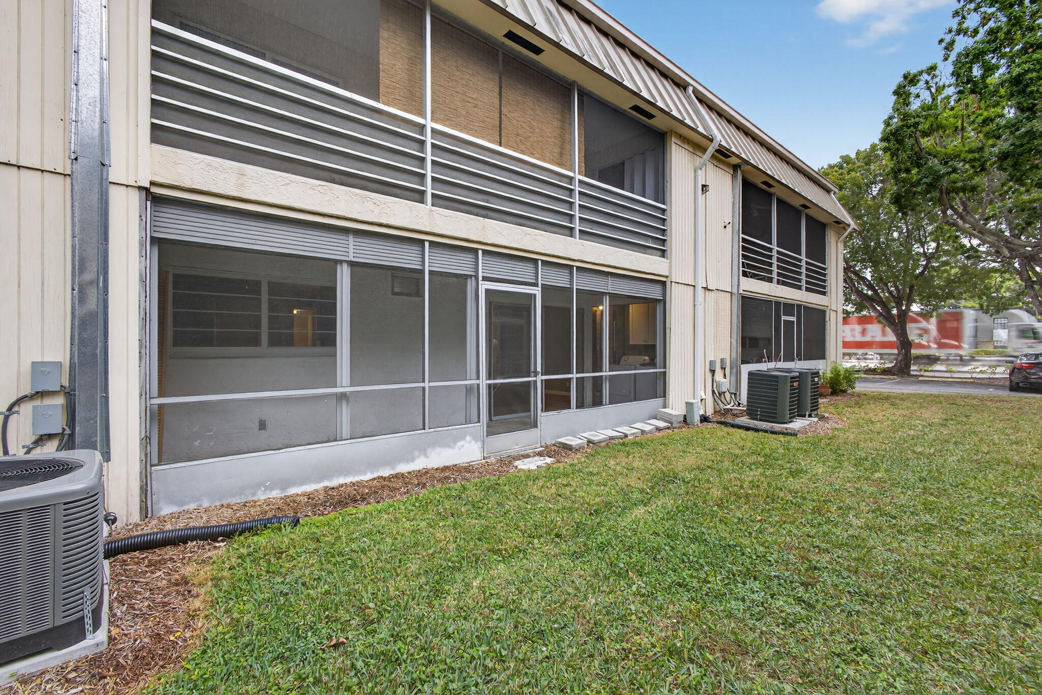 TRAILS END VILLAS INC CONDO LTS 5 TO 9 PT OF LTS 1 - Residential