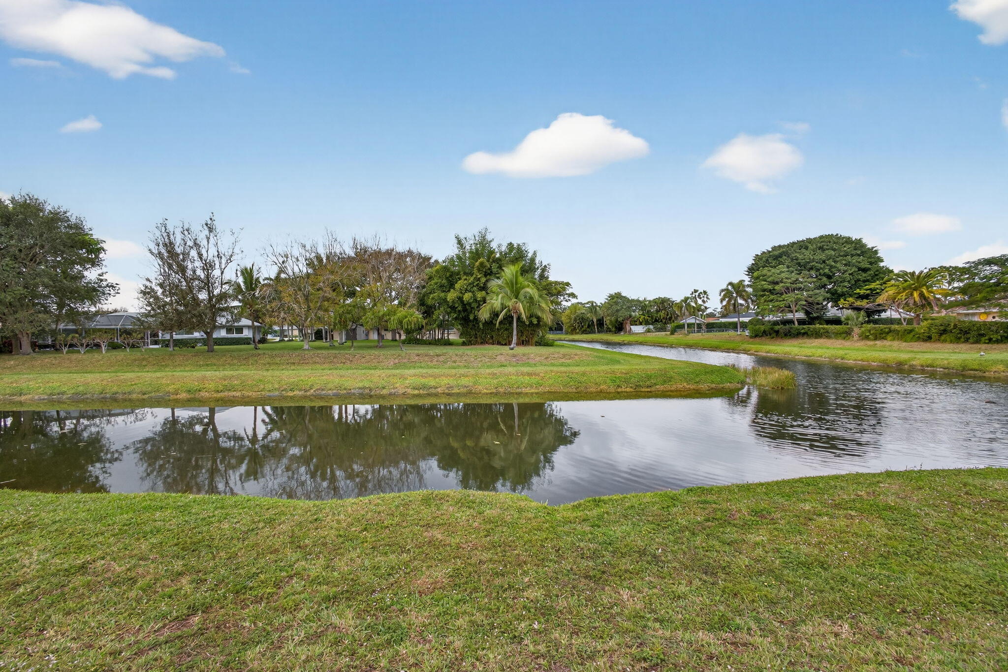 TRAILS END VILLAS INC CONDO LTS 5 TO 9 PT OF LTS 1 - Residential