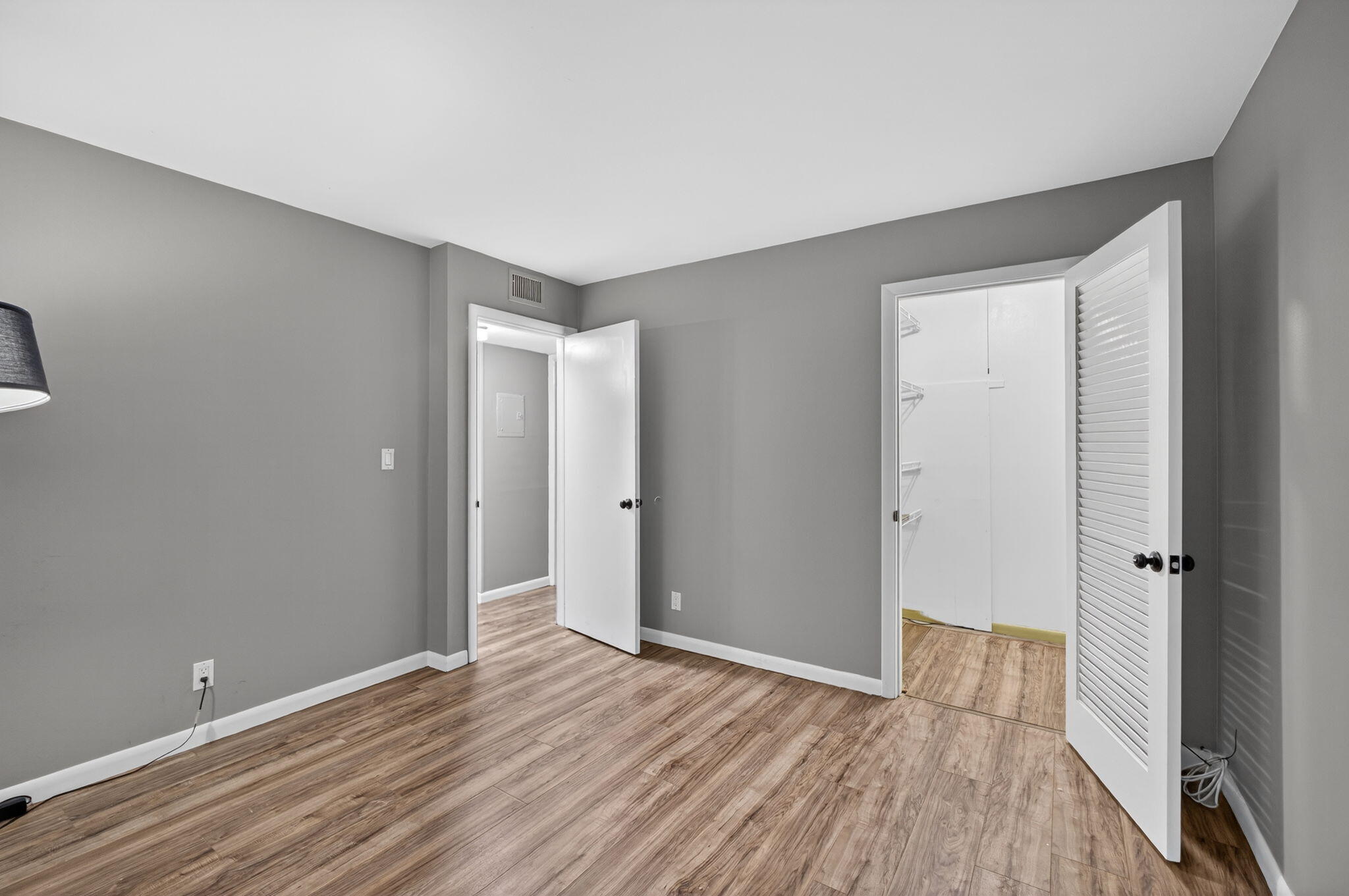 TRAILS END VILLAS INC CONDO LTS 5 TO 9 PT OF LTS 1 - Residential