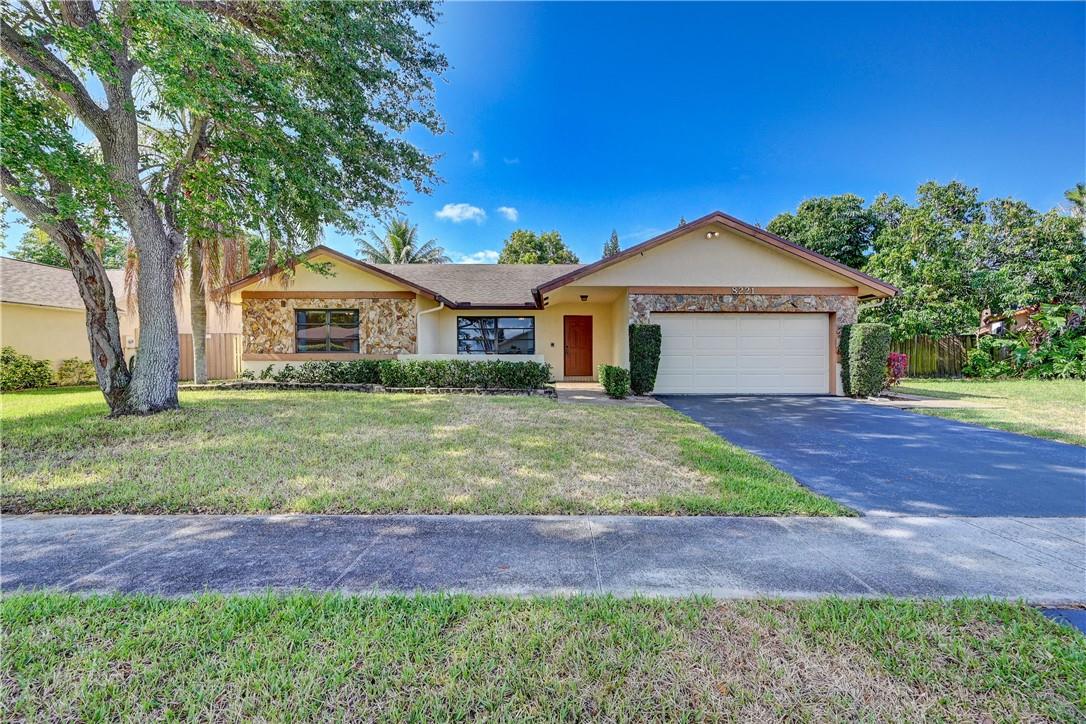 8221 NW 49th St