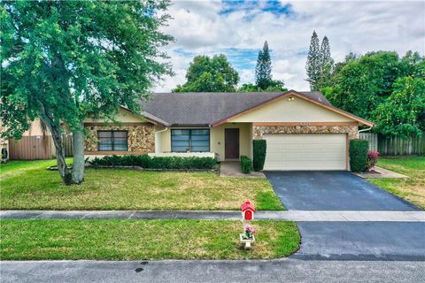 8221 NW 49th St Lauderhill FL 33351