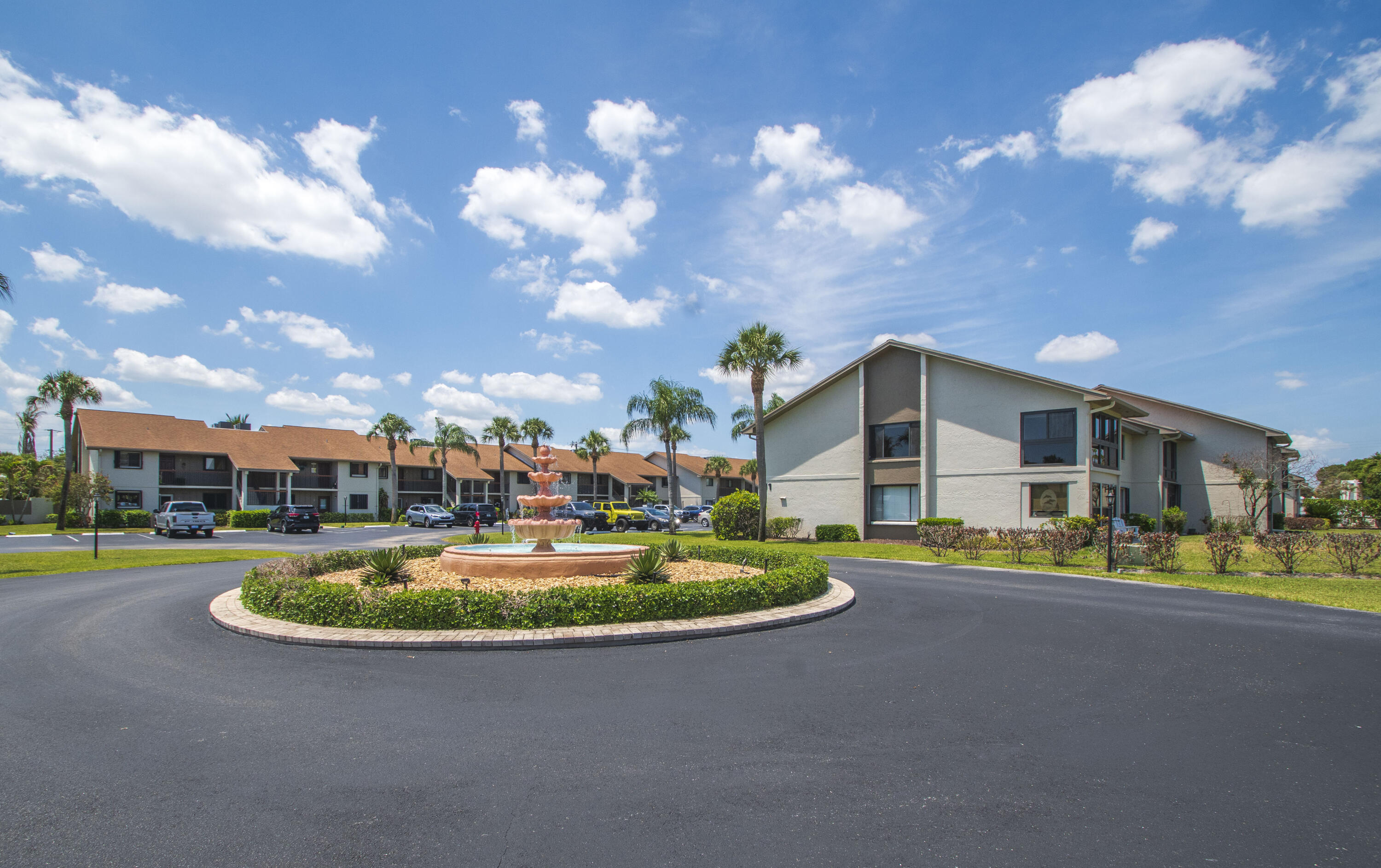 1600 NE Dixie Highway 10-103, Jensen Beach, FL, 34957/$235,000 4 1600 NE Dixie Highway 10-103