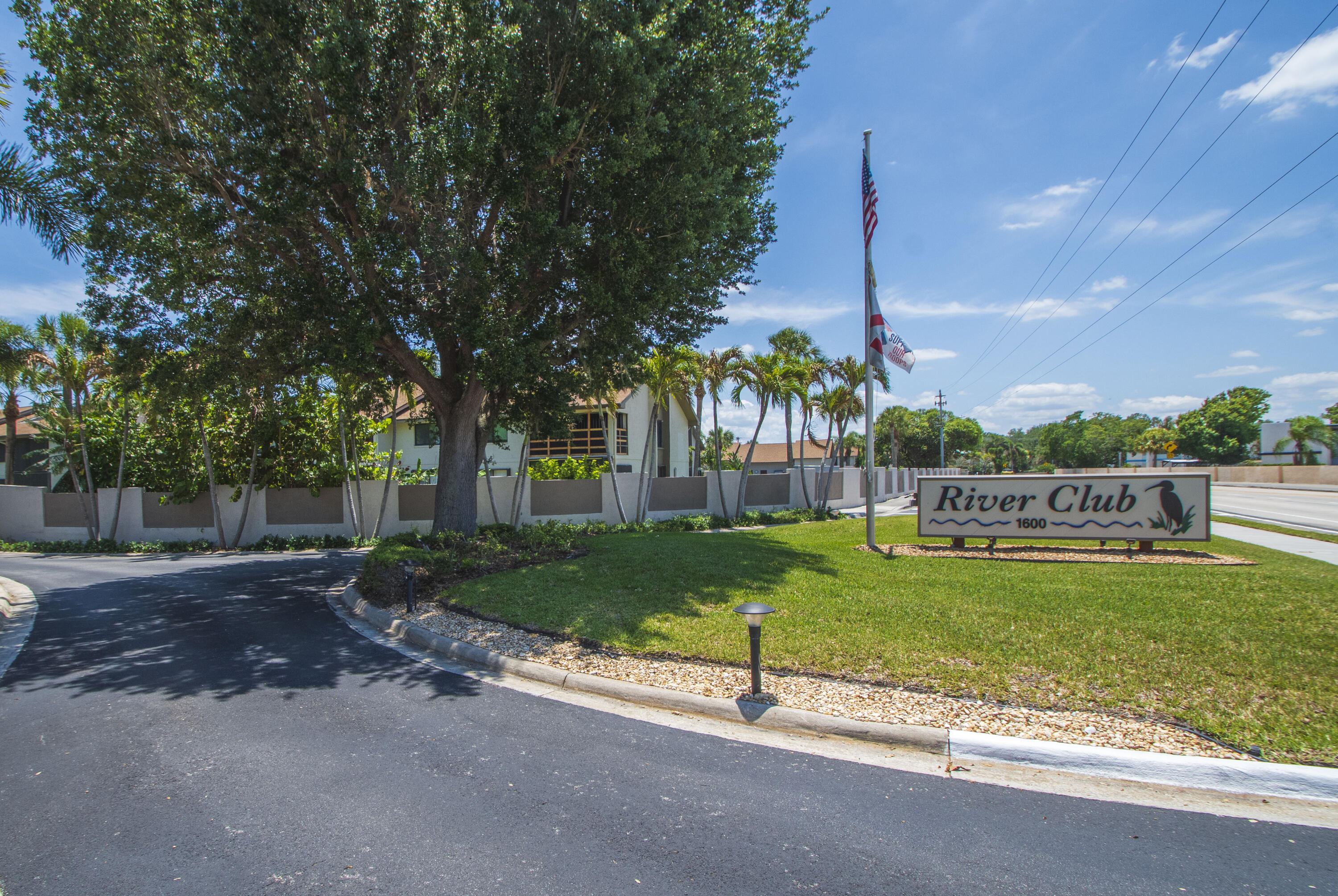 1600 NE Dixie Highway 10-103, Jensen Beach, FL, 34957/$235,000 1 1600 NE Dixie Highway 10-103