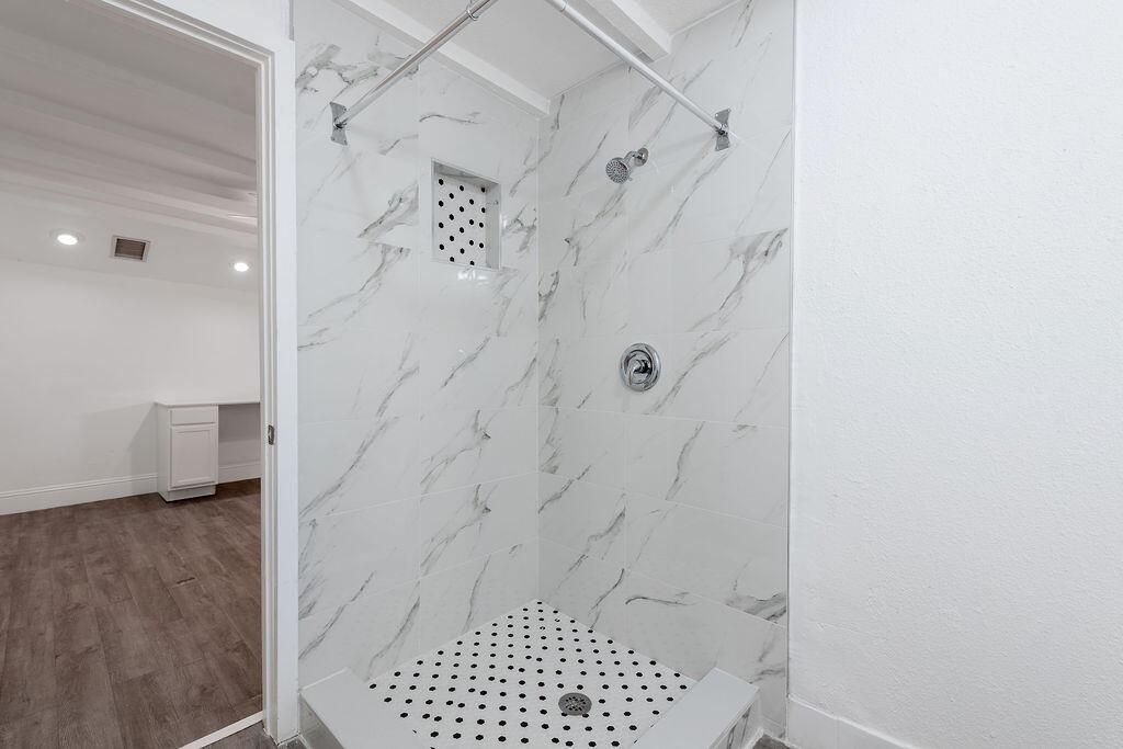 GUETHLE SUB UNREC ON AM-7 - Residential Lease