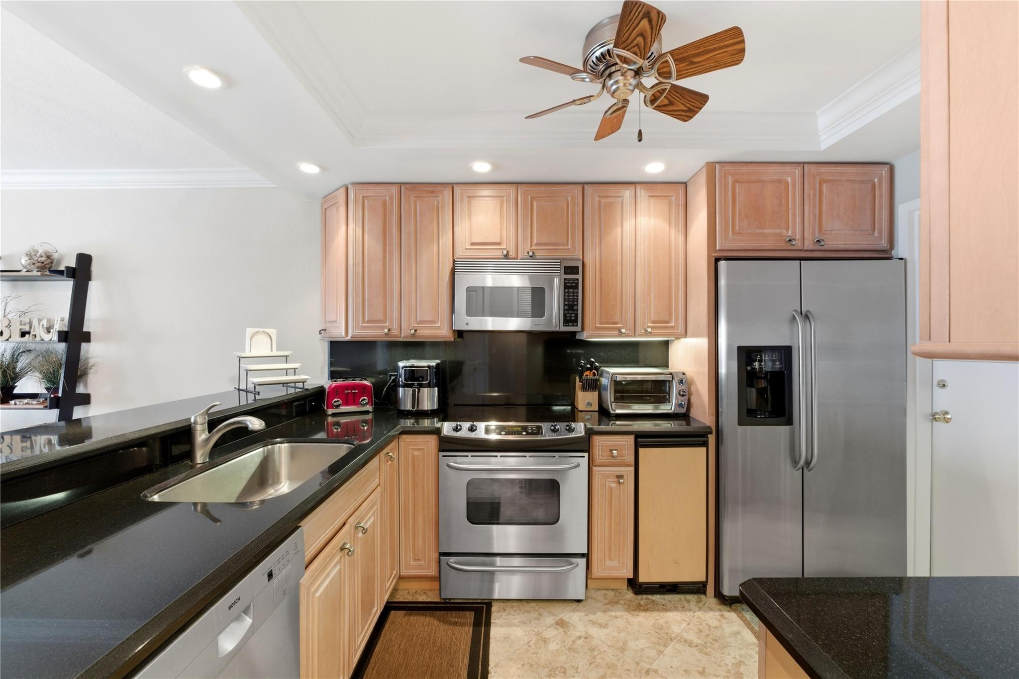 Corner Unit/Direct Ocean - Residential